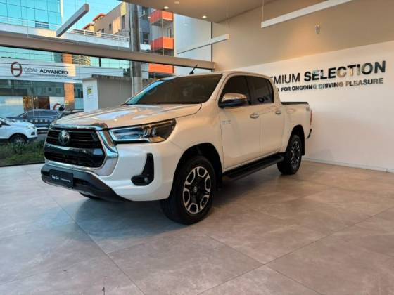 TOYOTA HILUX 2.8 D-4D TURBO DIESEL CD SRX 4X4 AUTOMÁTICO